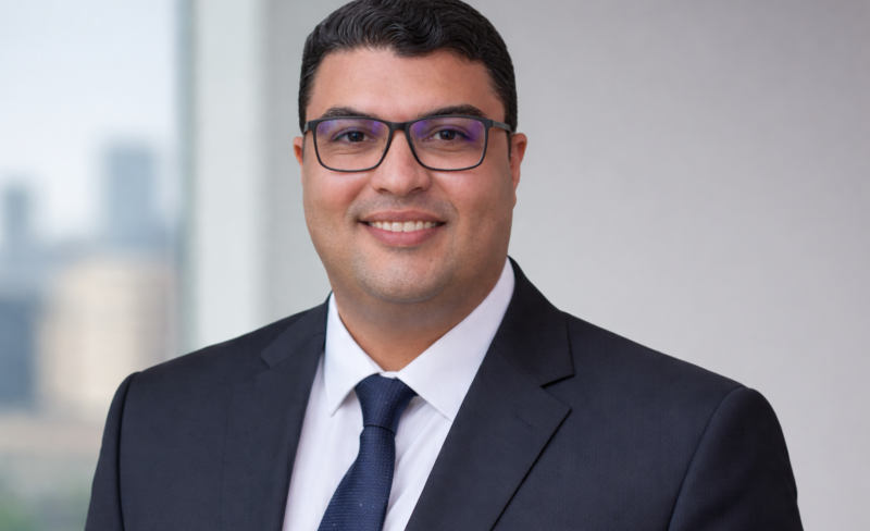 Portrait professionnel d'un homme souriant mouilh